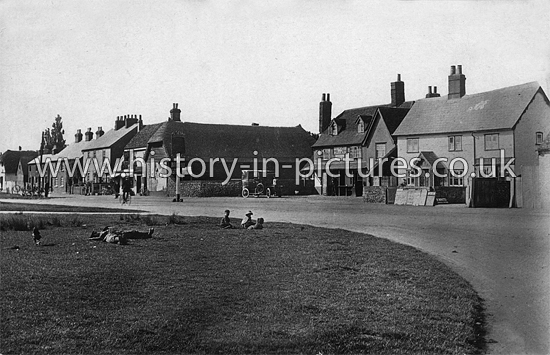 The White Horse Public House, The Heath, Hatfield Heath, Essex. c.1912
